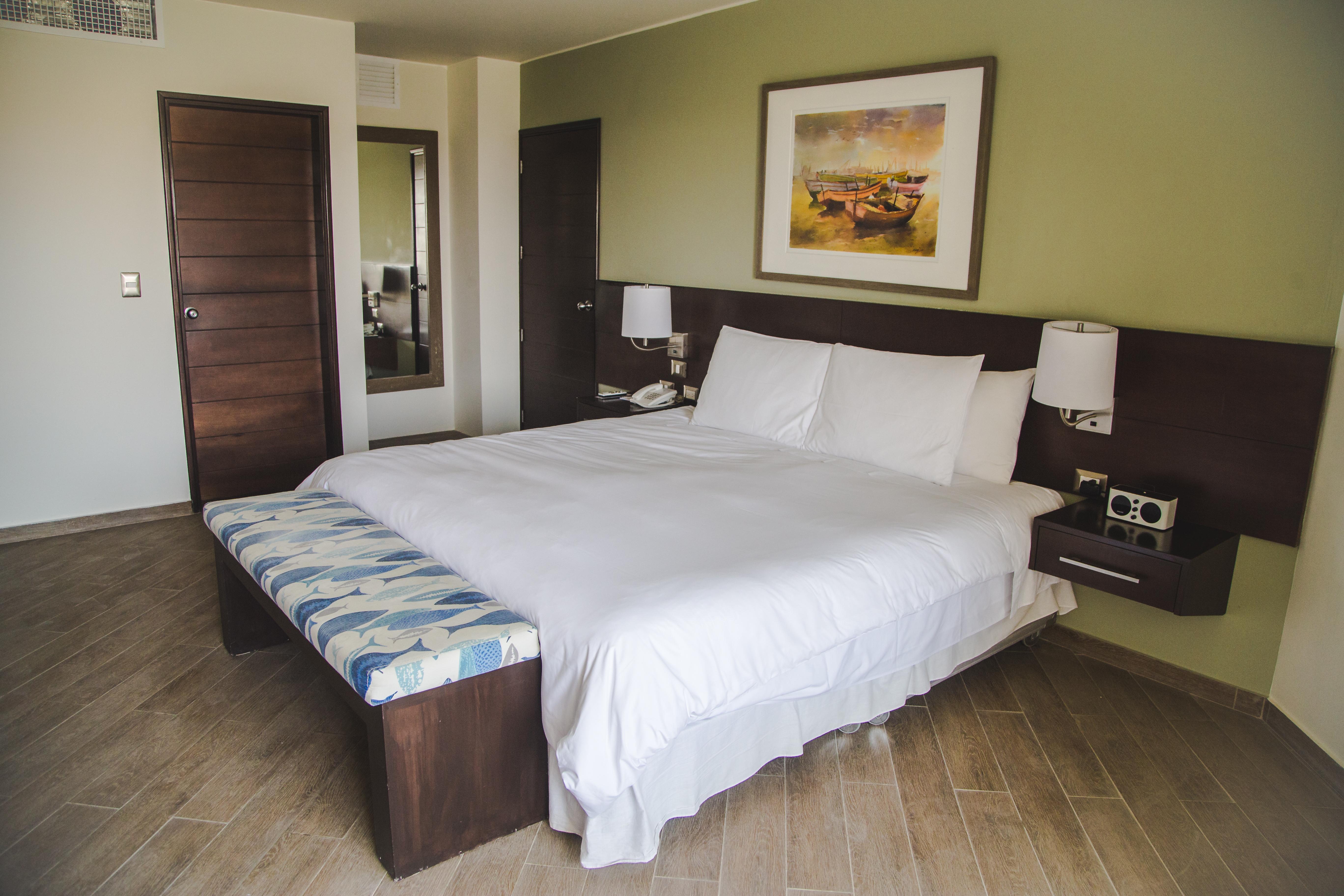 Aranwa Paracas Resort & Spa Esterno foto A bedroom at the Hilton Garden Inn in San Diego, California