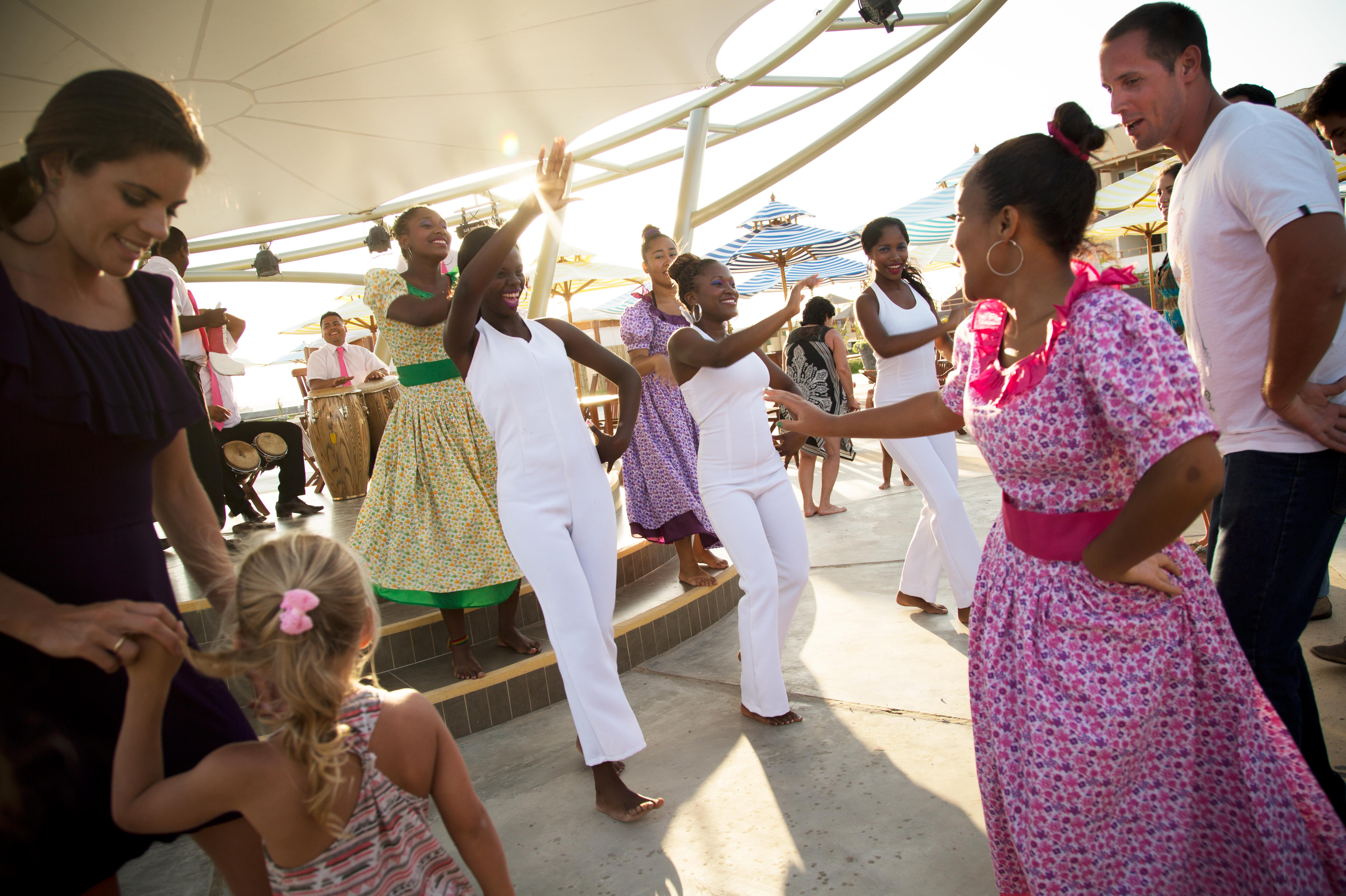 Aranwa Paracas Resort & Spa Esterno foto A dance in the Dominican Republic