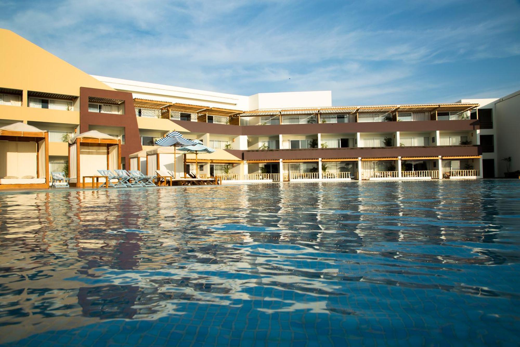 Aranwa Paracas Resort & Spa Esterno foto The swimming pool at the hotel