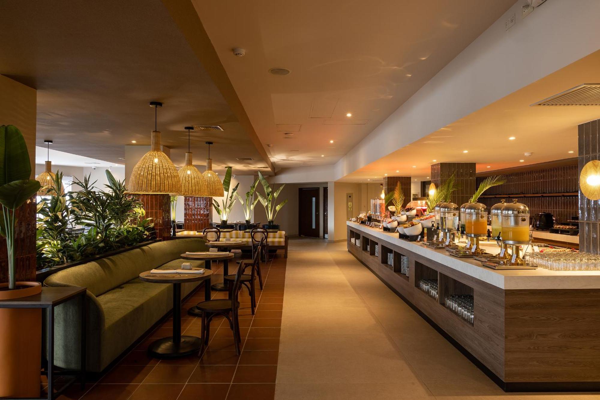 Aranwa Paracas Resort & Spa Esterno foto The lounge at Changi Airport
